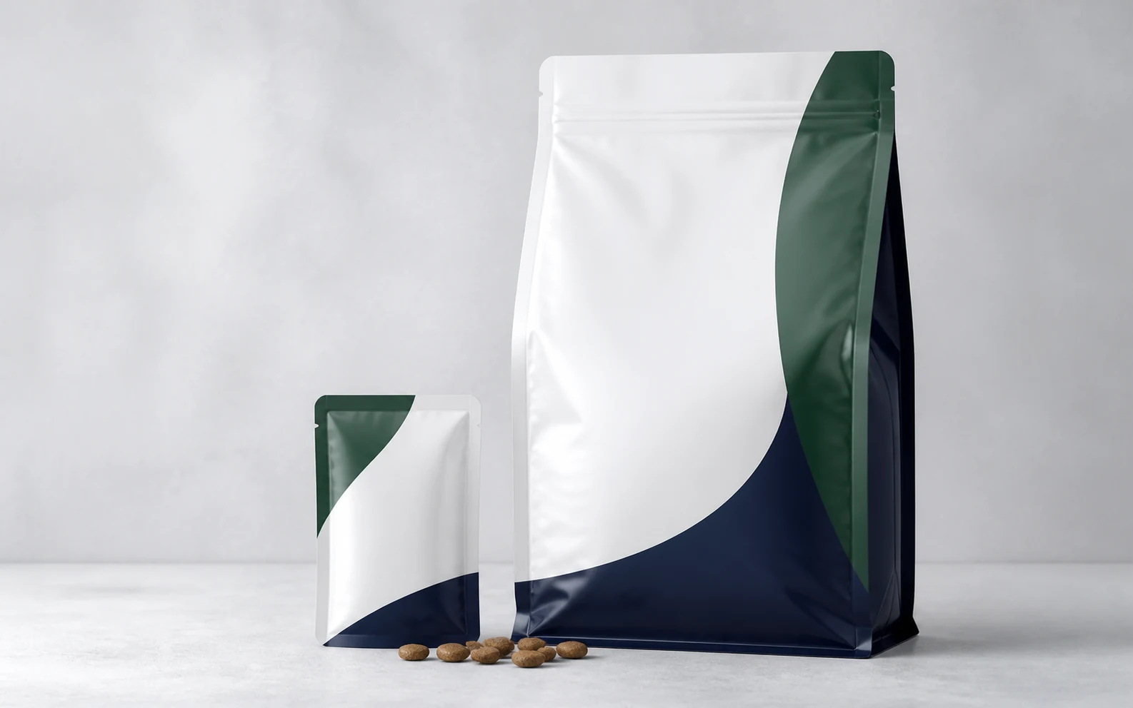 Durable flexible packs in different sizes for dry and wet pet food